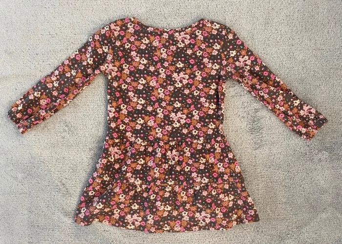 Jolie robe fleuris 3/4 ans - photo numéro 3