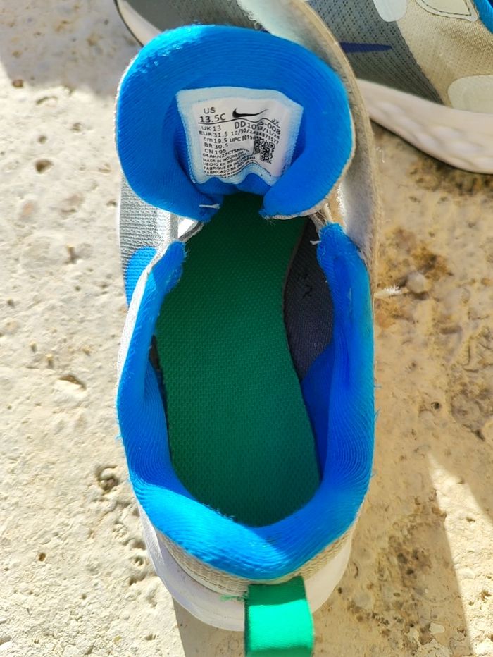 Baskets Nike taille 31 - photo numéro 3