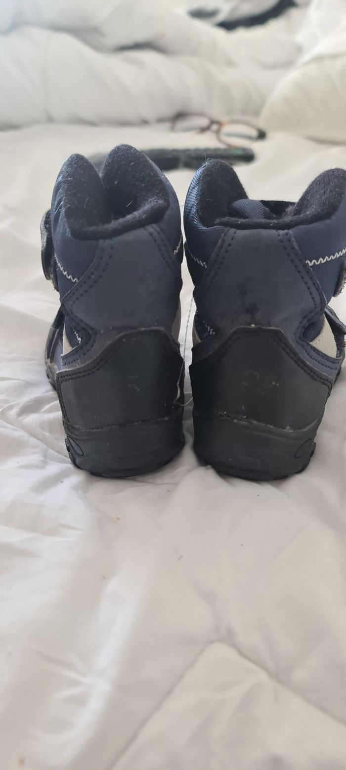 Adorable paire de petites bottes après-ski neuf taille 20 couleur bleu - photo numéro 3