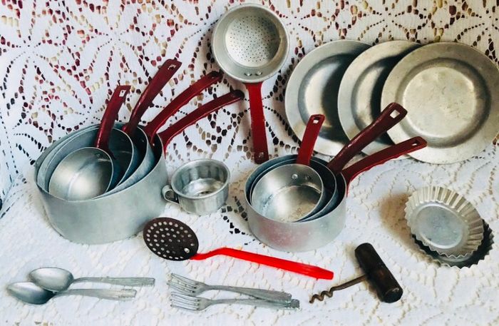 Dinette ancienne  jouet en aluminium - photo numéro 6