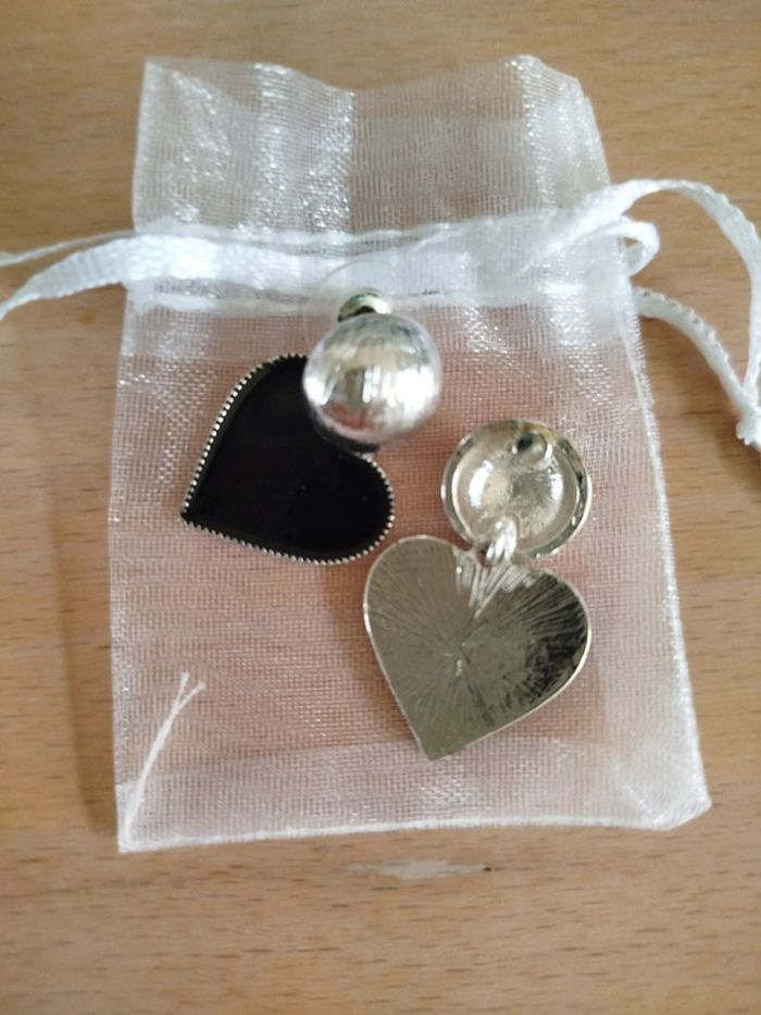 Petite boucles d'oreilles coeur noir - photo numéro 2