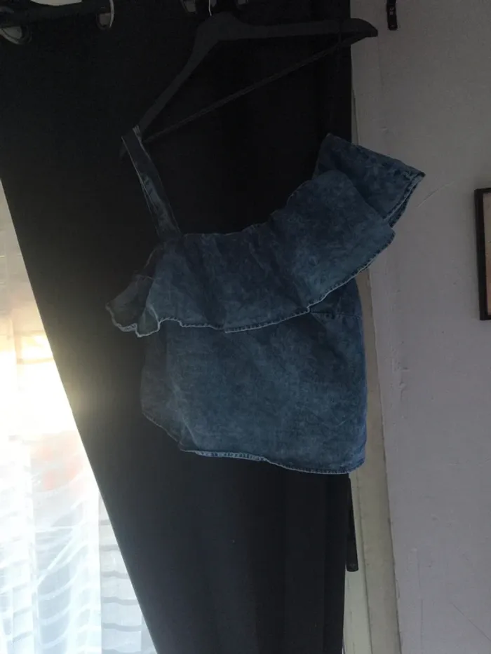 Top asymétrique en jean