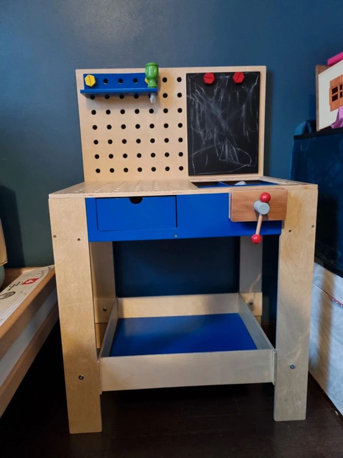 Établi en bois vertbaudet avec outils