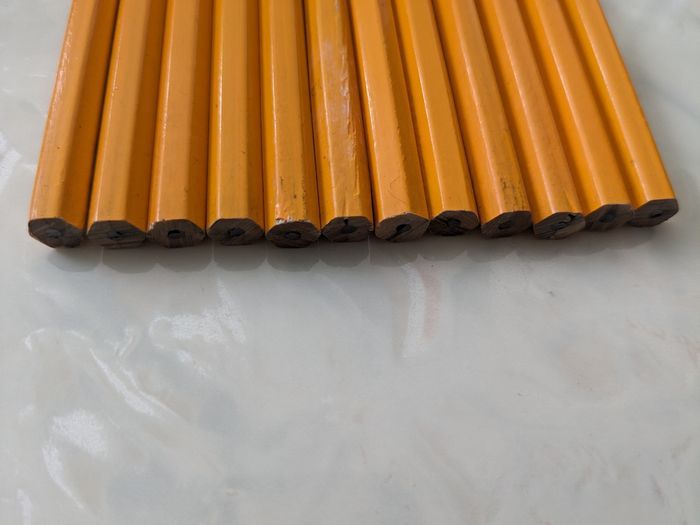 Lot de 12 crayons de papier avec gomme. - photo numéro 4