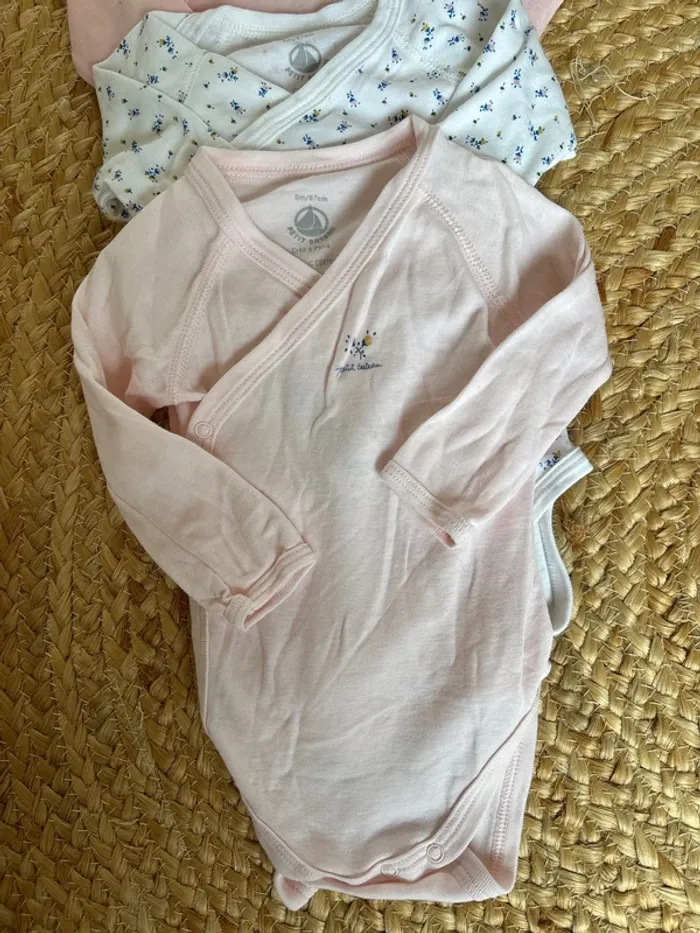 Lot de bodies et pyjamas - 6 mois - photo numéro 2