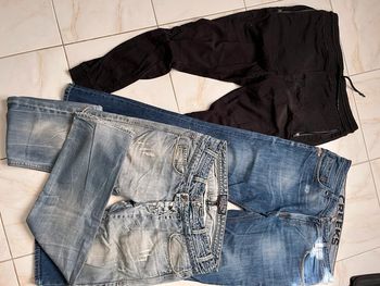 Lot de 2 jeans et 1 pantalon