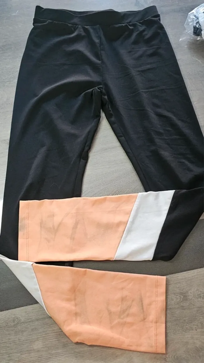 Ensemble t shirt et leggings de sport - photo numéro 3
