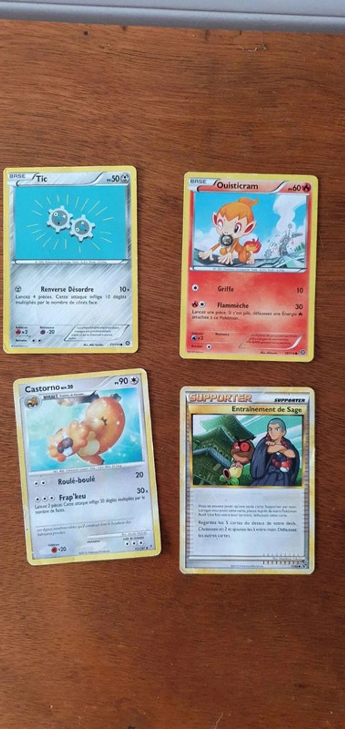 Lot de 4 cartes Pokemon