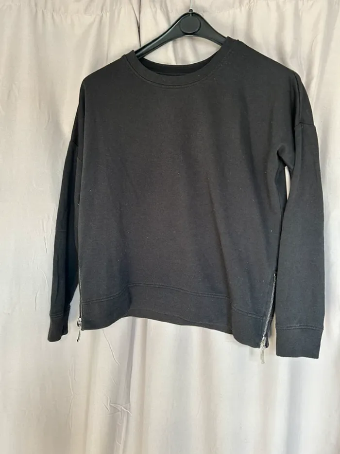 Pull noir