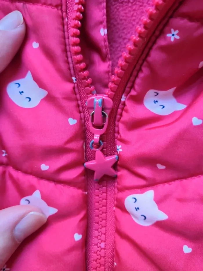 Manteau doudoune 24 mois mes petits cailloux rose petits chats très bon état sauf peinture - photo numéro 3