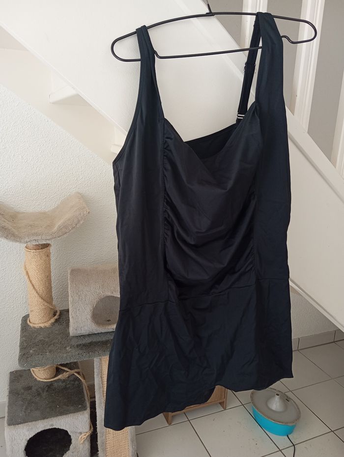 Maillot de bain noir une pièce - photo numéro 2