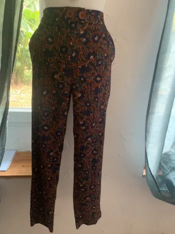 Pantalon motifs fleurs camaïeu taille 40