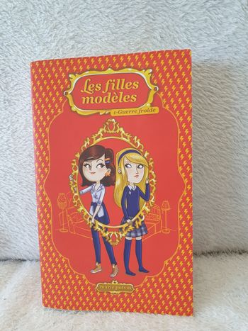 Livre Les filles modèles neuf