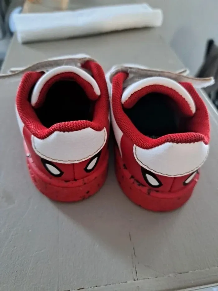 Baskets blanches Adidas Spiderman taille 21 - photo numéro 3
