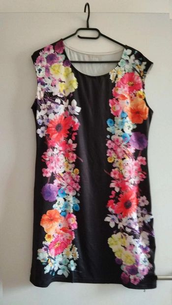 Robe noire  fleuris  taille 40/42