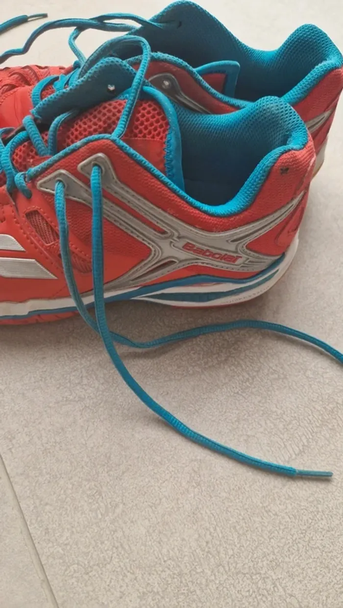 Basket babolat tres bon etat rouge taille 40.5 - photo numéro 4