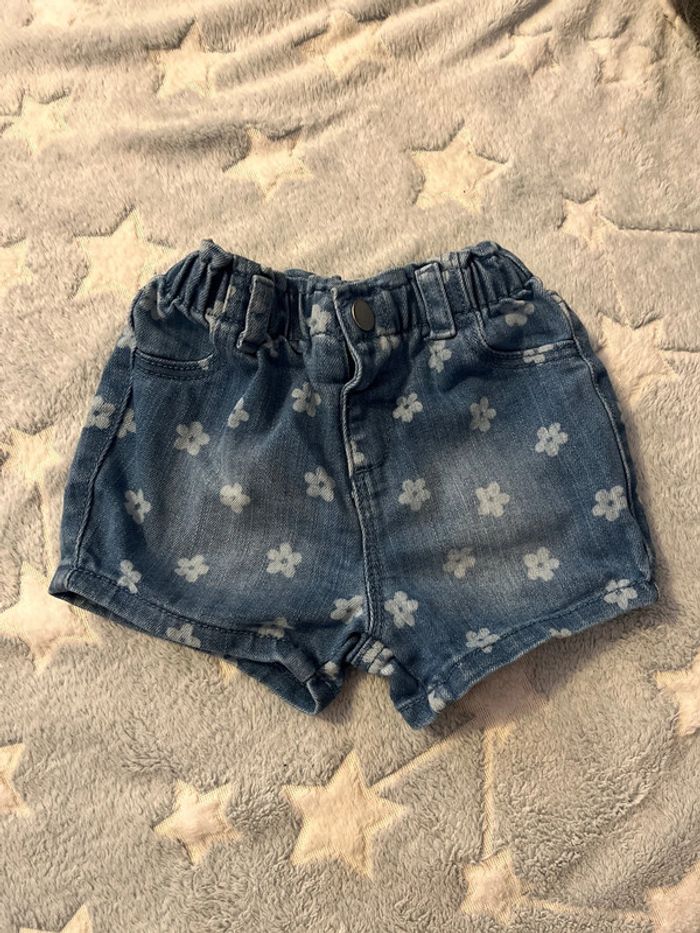 Short jean motif fleur
