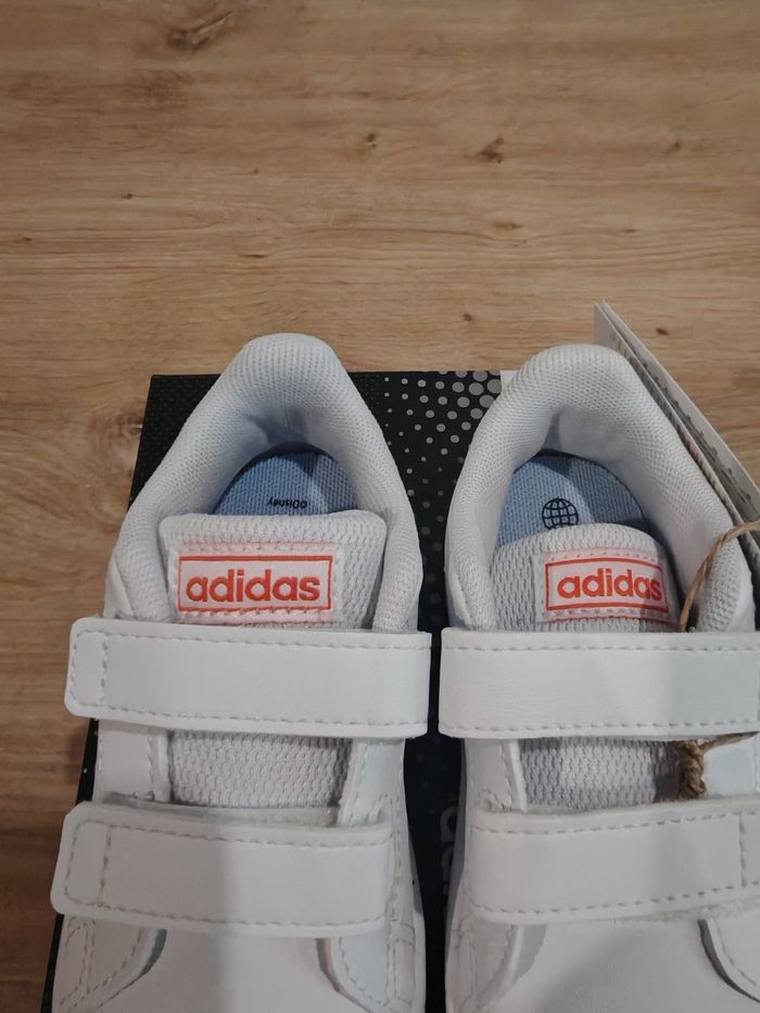 Basket fille, taille 21, Adidas - photo numéro 2