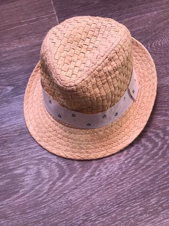 Chapeaux