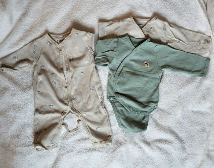 1 pyjama  + 2 bodys garçon  dreambaby taille 50/56