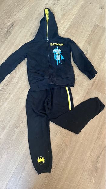 🍃 Ensemble noir & jaune Batman – Taille 8 ans – Très bon état