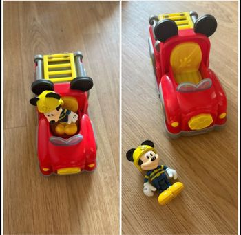 Mickey et son véhicule pompier