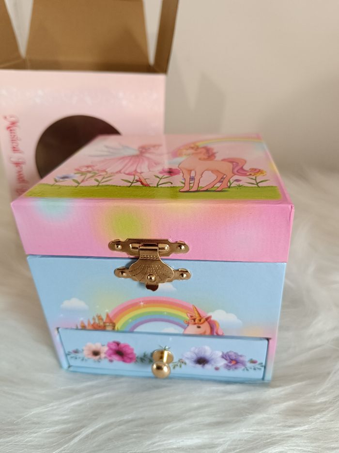 Boite a bijoux avec danseuse neuf - photo numéro 6