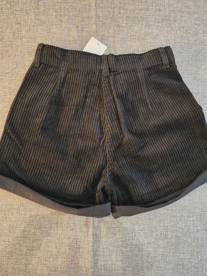 Neufs(non portés)🩷🩷🤩😍short velours 10 ans  fille 🤩😍🩷🩷🩷 - photo numéro 2