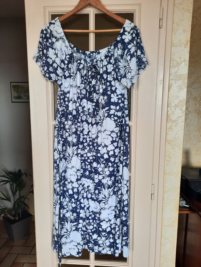 Robe mi-longue