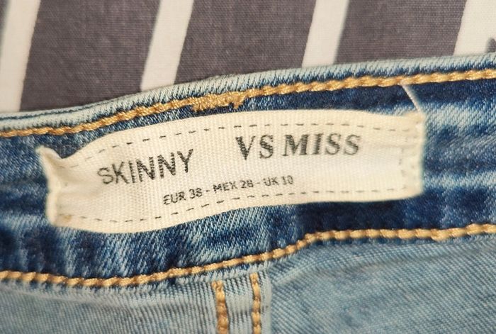 Jean troué femme - photo numéro 4