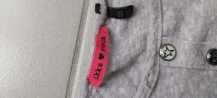 Tshirt manche longue étoiles 8 ans - photo numéro 3