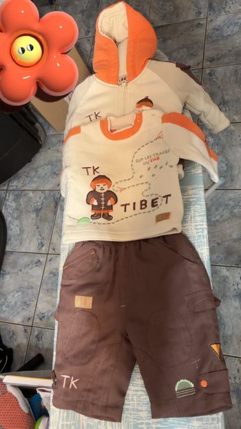 Ensemble trois mois bébé