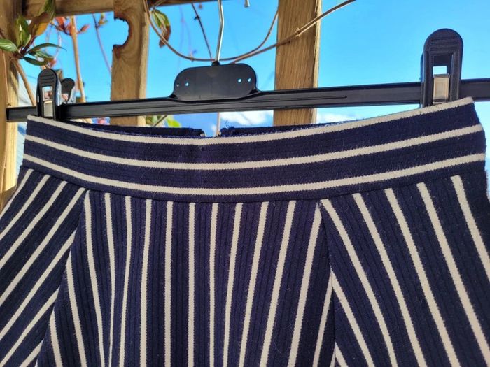 Superbe jupe trapèze H&M, 14 ans, marine rayée blanche - photo numéro 4