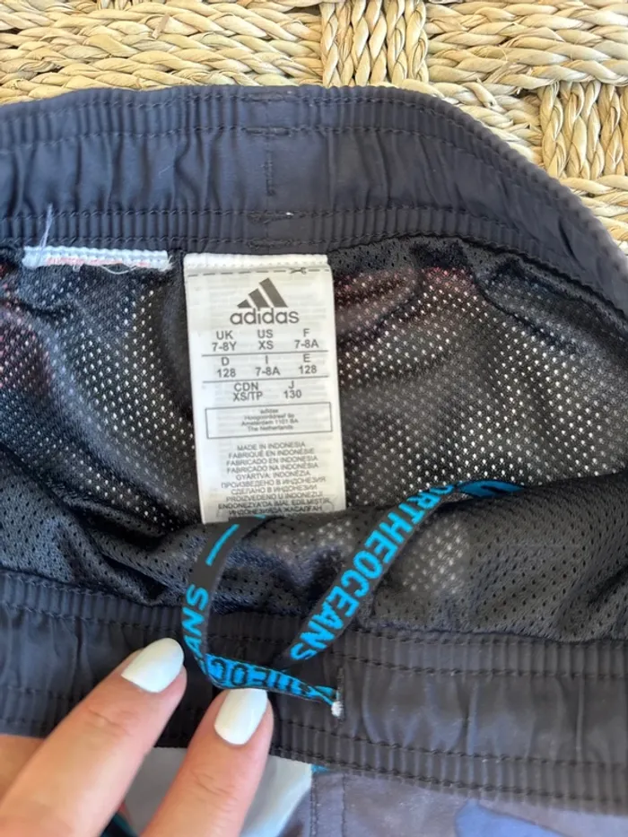 Short de bain Adidas 8 ans - 5 € - photo numéro 2