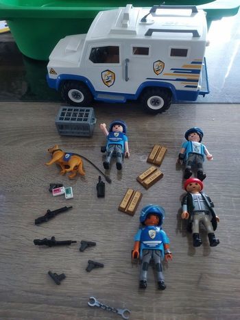 Fourgon blindé playmobil 