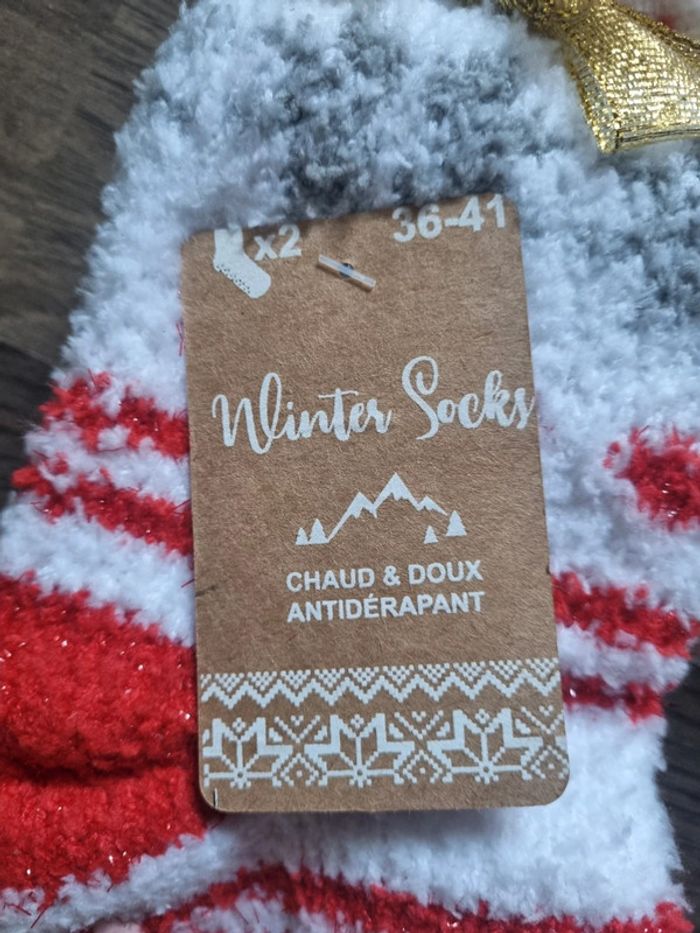 Chaussettes d'hiver antidérapantes thème Noël. Taille 36-41. NEUVES - photo numéro 3