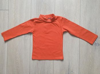 Sous pull orange foncé. Fille 24 mois. Marque Kiabi