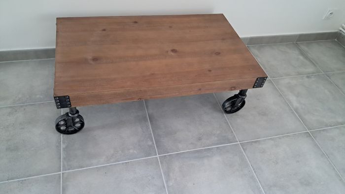 Table de salon neuve sur roulette - photo numéro 4