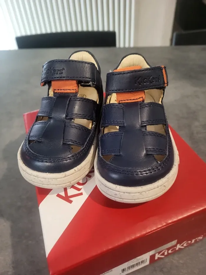 Chaussures garçon Kickers neuve - photo numéro 2