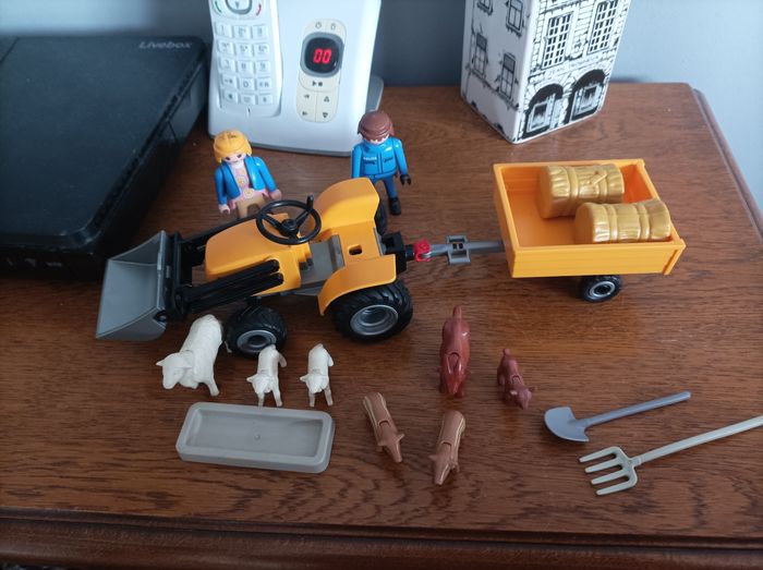 Tracteur avec deux figurines et animaux Playmobil - photo numéro 1