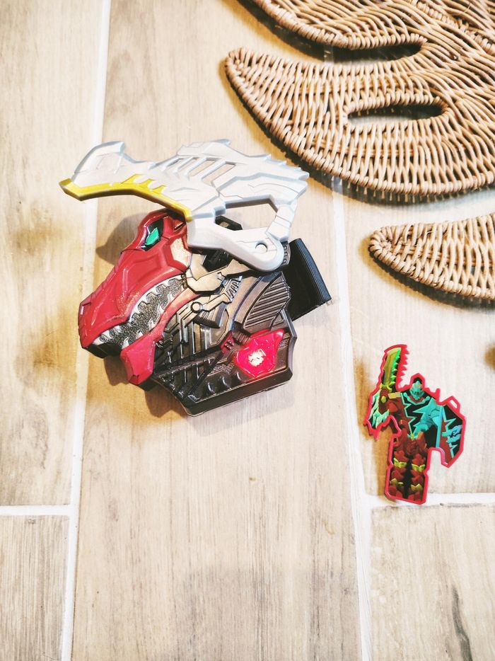 🙅Power rangers Dino fury - Bracelet morpher son et lumiere avec clé ranger rouge -marque Hasbro