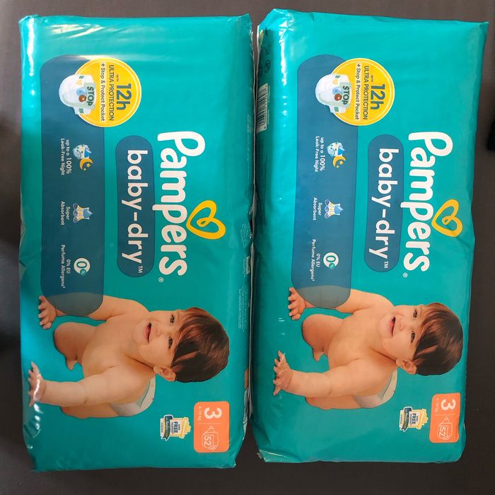 2 paquets de couches Pampers