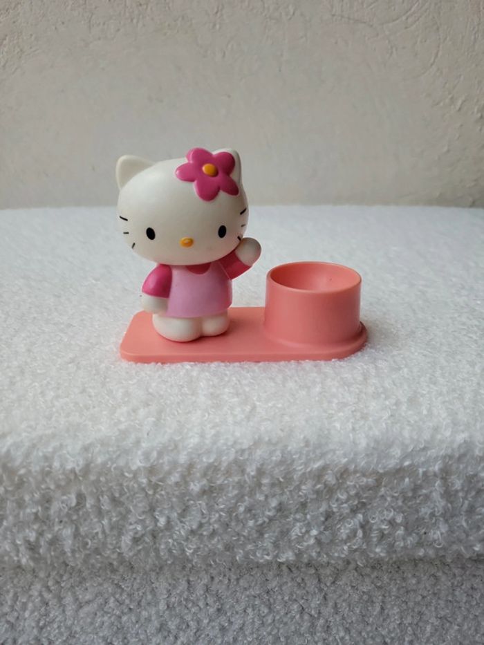 Coquetier avec jouet hello kitty pour enfant oeif à la coque