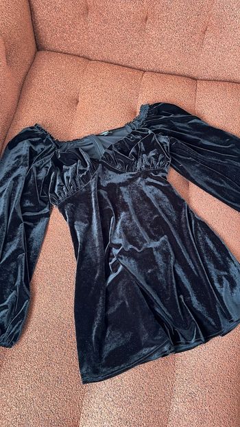 💃🏻 Robe noire en velours col froncé