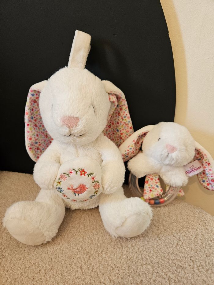 Peluche musicale et son hochet liberty