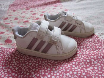 Baskets blanches Adidas taille 21
