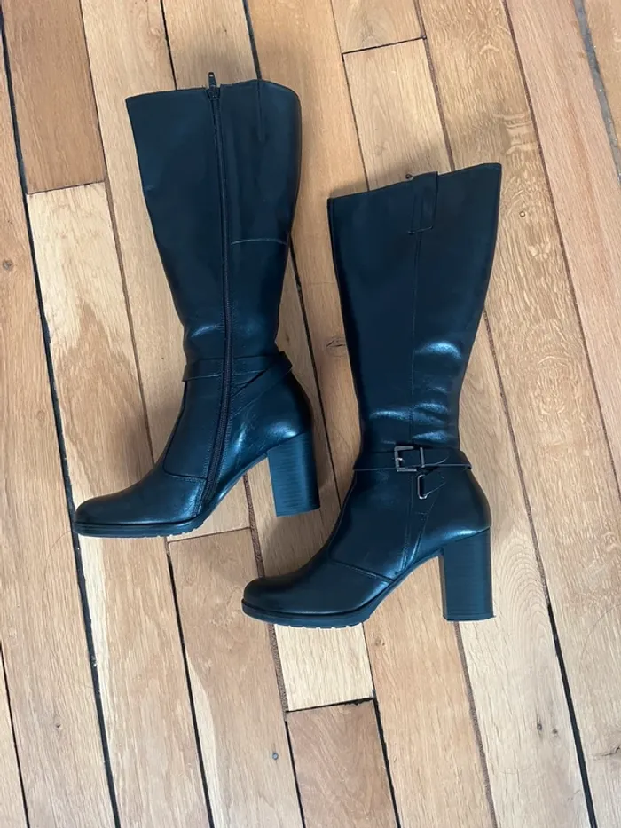 Bottes hautes en cuir à talons noire André taille 38 comme neuve
