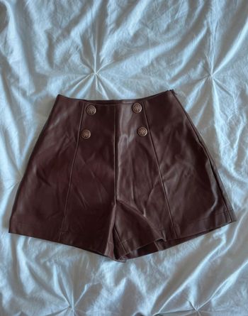 short simili cuir marron