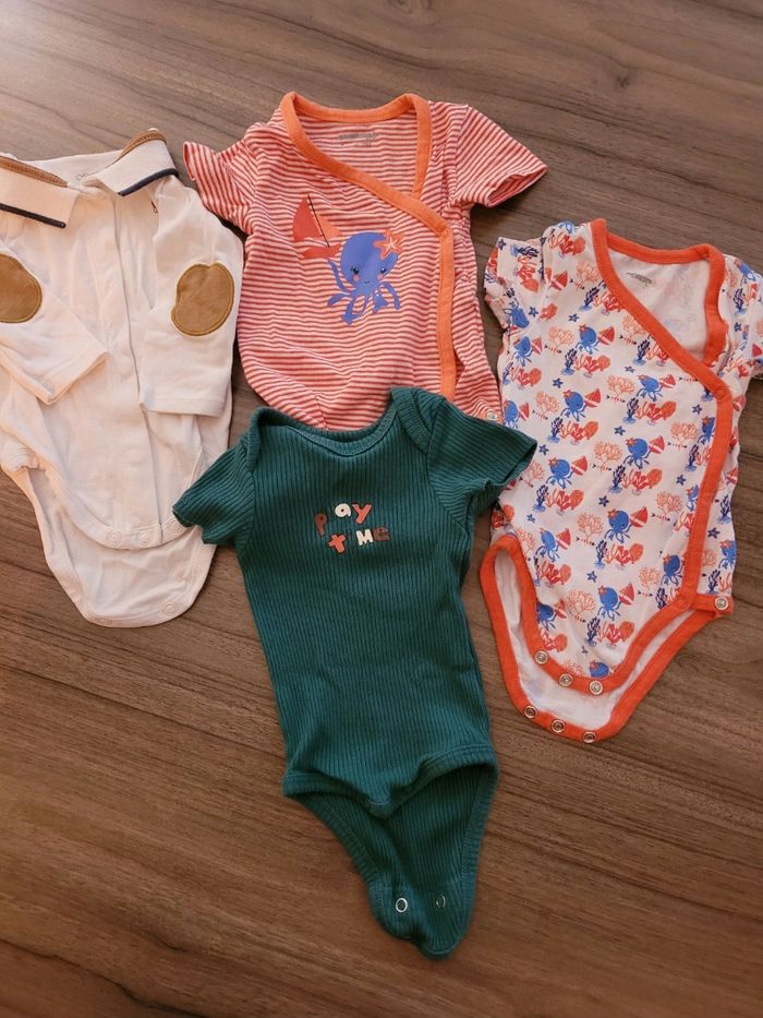 Lot 4 bodies bébé 3 mois