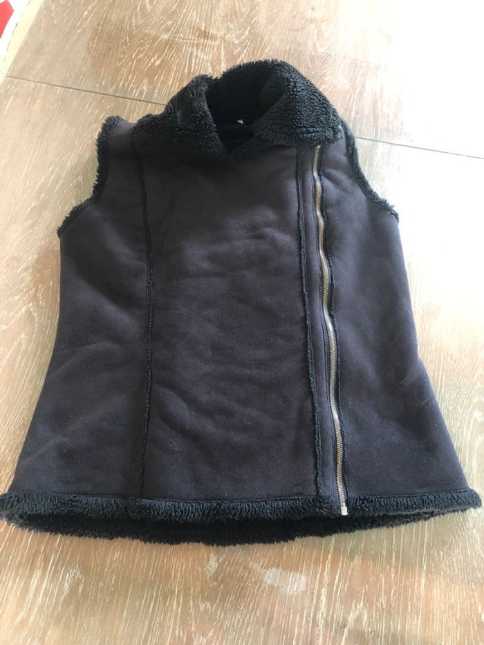 134 - Veste fourrée sans manches